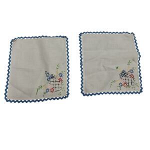 Vintage Embroidered Dollies Scalloped Edge Design 9" Pineapple Flowers Set Of 2